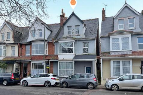 9 bedroom end of terrace house for sale