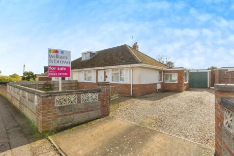 3 bedroom semi-detached bungalow for sale