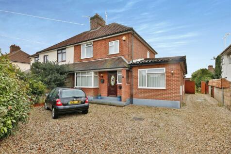 3 bedroom semi-detached house for sale