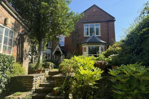 8 bedroom detached house for sale
