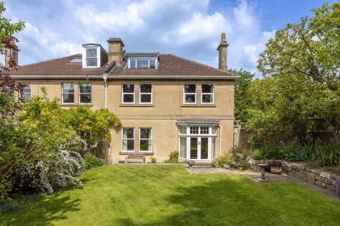 5 bedroom semi-detached house for sale