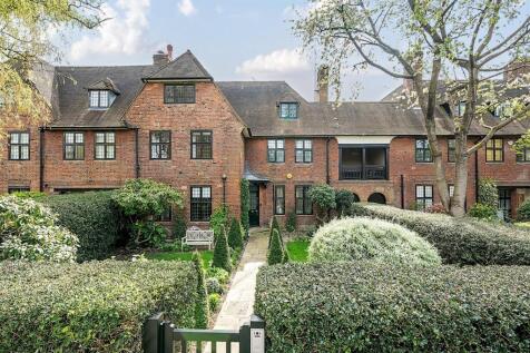 5 bedroom semi-detached house for sale