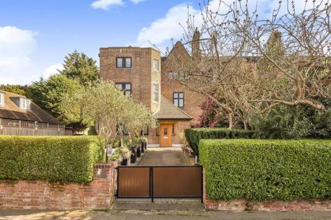 5 bedroom semi-detached house for sale