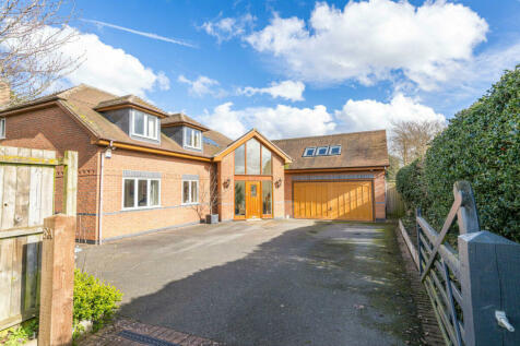 5 bedroom detached house for sale