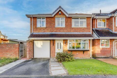 Fircroft Drive, Hucknall NG15 4 bed detached house for sale