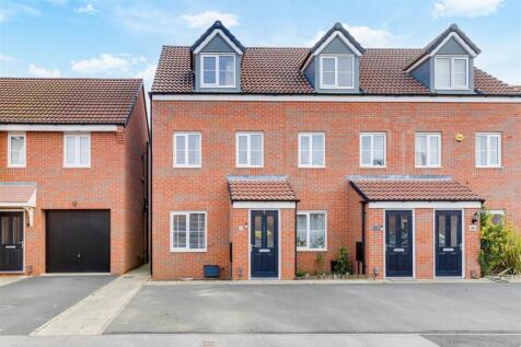 Mustang Close, Hucknall NG15 3 bed townhouse for sale