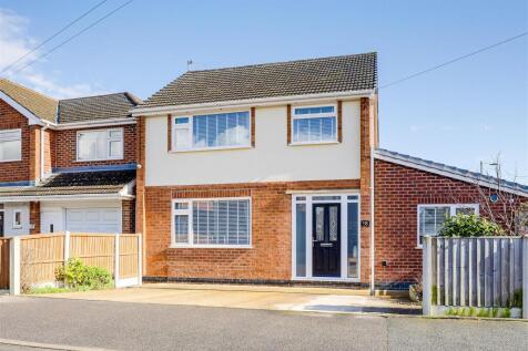 Edgewood Drive, Hucknall NG15 3 bed detached house for sale