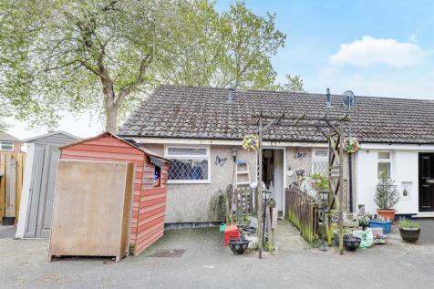 2 bedroom semi-detached bungalow for sale