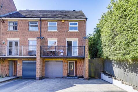 4 bedroom town house for sale