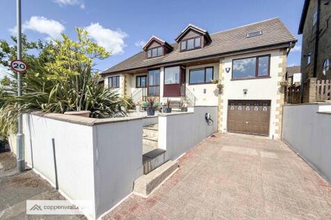 Saunders Close, Crawshawbooth... 3 bed semi