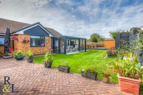 5 bedroom detached bungalow for sale