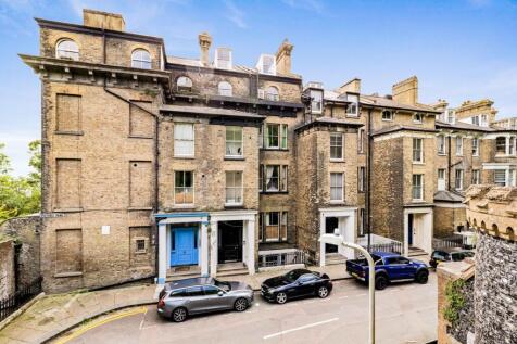 2 Victoria Park, Dover, CT16 2 bed flat for sale