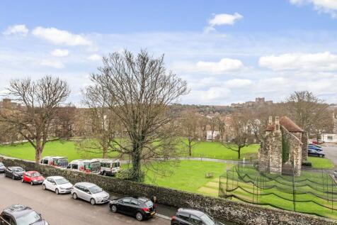 Priory Gate Road, Dover, CT17 2 bed flat for sale