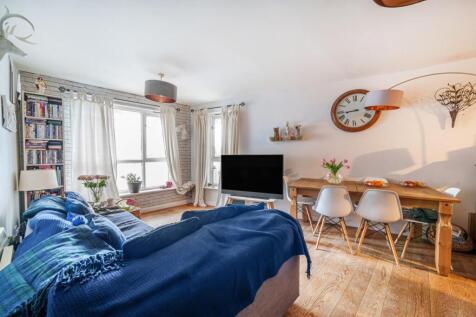 Church Road, Acton, London, W3 2 bed flat for sale
