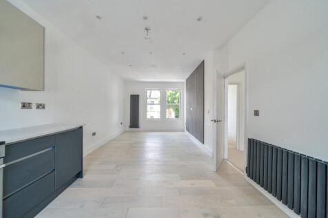 3 bedroom flat for sale