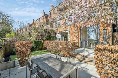 Frognal Lane, London, NW3 3 bed flat for sale