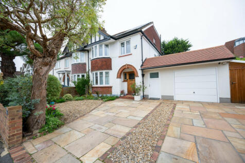 Riverside Close, Kingston Upon... 5 bed semi