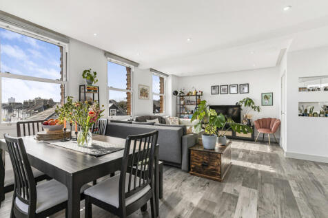 Station Road, London, SE20 3 bed apartment for sale