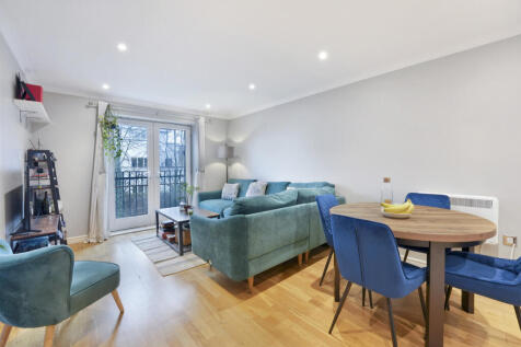 Garratt Lane, London, SW18 2 bed apartment for sale
