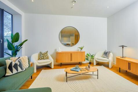 3 bedroom town house for sale