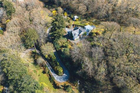 6 bedroom detached house for sale
