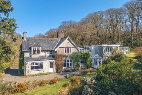 6 bedroom detached house for sale