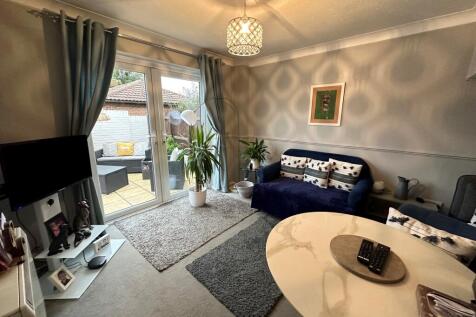 1 bedroom semi-detached house for sale