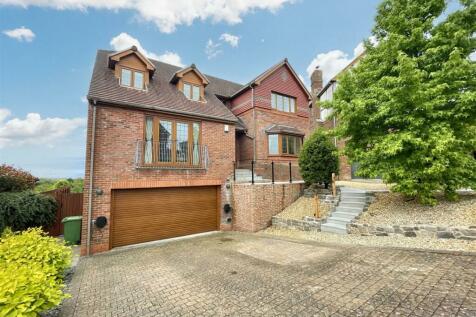 5 bedroom detached house for sale