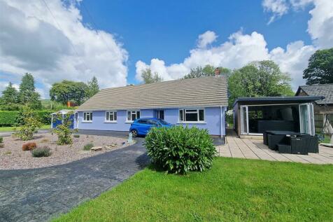 4 bedroom detached bungalow for sale