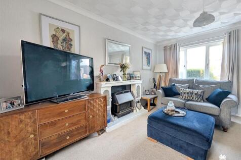 Llansteffan Road, Johnstown, Carmarthen 3 bed detached house for sale