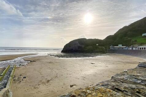 The Waterfront, Marsh Road... 2 bed flat for sale
