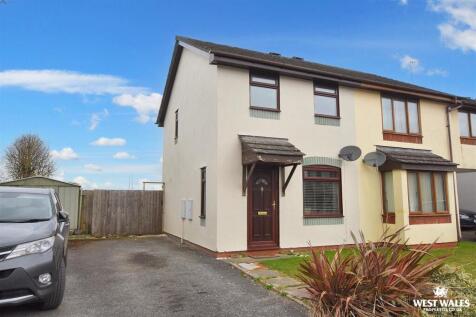 2 bedroom semi-detached house for sale