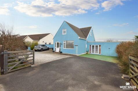 4 bedroom detached bungalow for sale