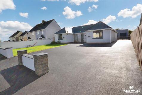 Tavernspite, Whitland 4 bed detached bungalow for sale