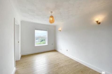 Station Road, Tenby 2 bed apartment for sale