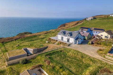 3 bedroom link detached house for sale