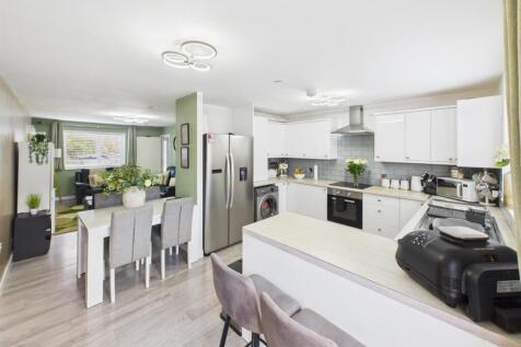 Heol Llanelli, Trimsaran, Kidwelly 4 bed semi
