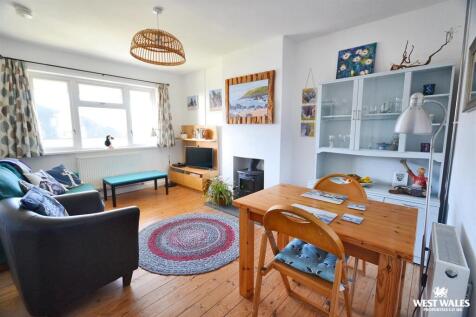2 bedroom semi-detached bungalow for sale