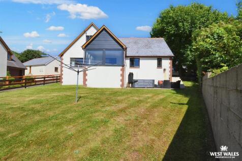4 bedroom detached bungalow for sale