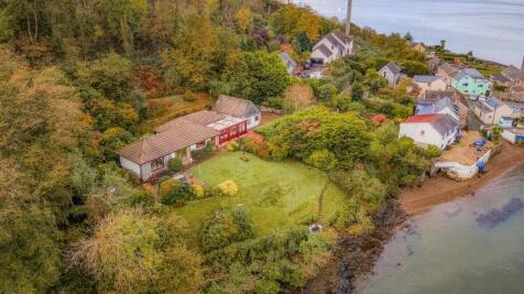 Pembroke Ferry, Pembroke Dock 3 bed detached bungalow for sale