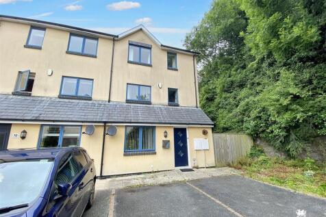 3 bedroom town house for sale