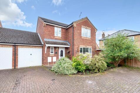 4 bedroom link detached house for sale