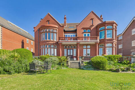 3 bedroom flat for sale