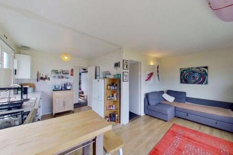 2 bedroom detached house for sale
