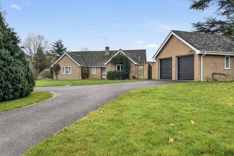 4 bedroom detached bungalow for sale