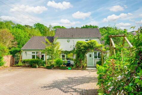 6 bedroom detached house for sale