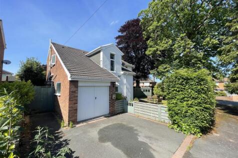 Maple Tree Grove, Wirral 3 bed detached house for sale