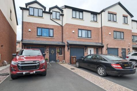4 bedroom end of terrace house for sale