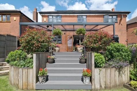 5 bedroom detached house for sale