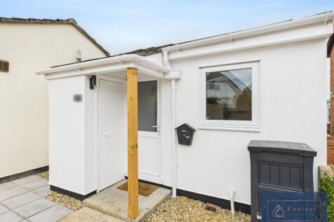 2 bedroom semi-detached bungalow for sale